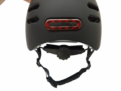 Casco eléctrico con luz recargable Atom