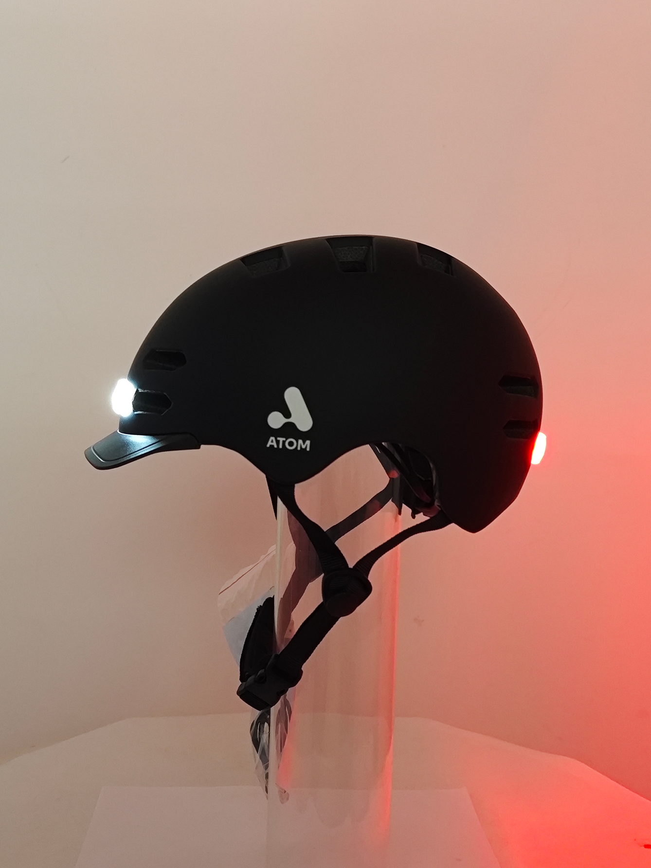 Casco eléctrico con luz recargable Atom