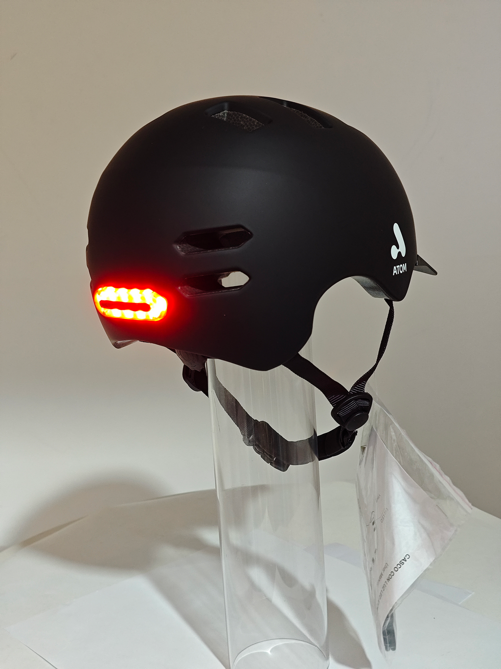 Casco eléctrico con luz recargable Atom