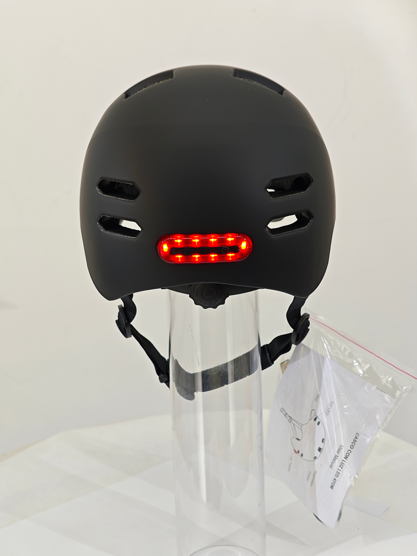 Casco eléctrico con luz recargable Atom