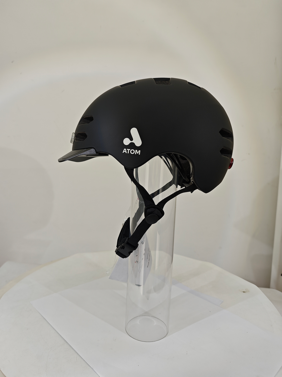 Casco eléctrico con luz recargable Atom
