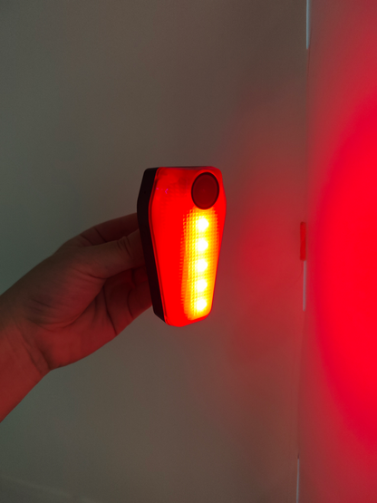 Cámara con luz trasera para bicicletas